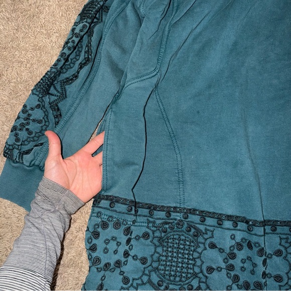 Anthropologie Daily Practice Elaine Embroidered Hoodie medium - Picture 8 of 8